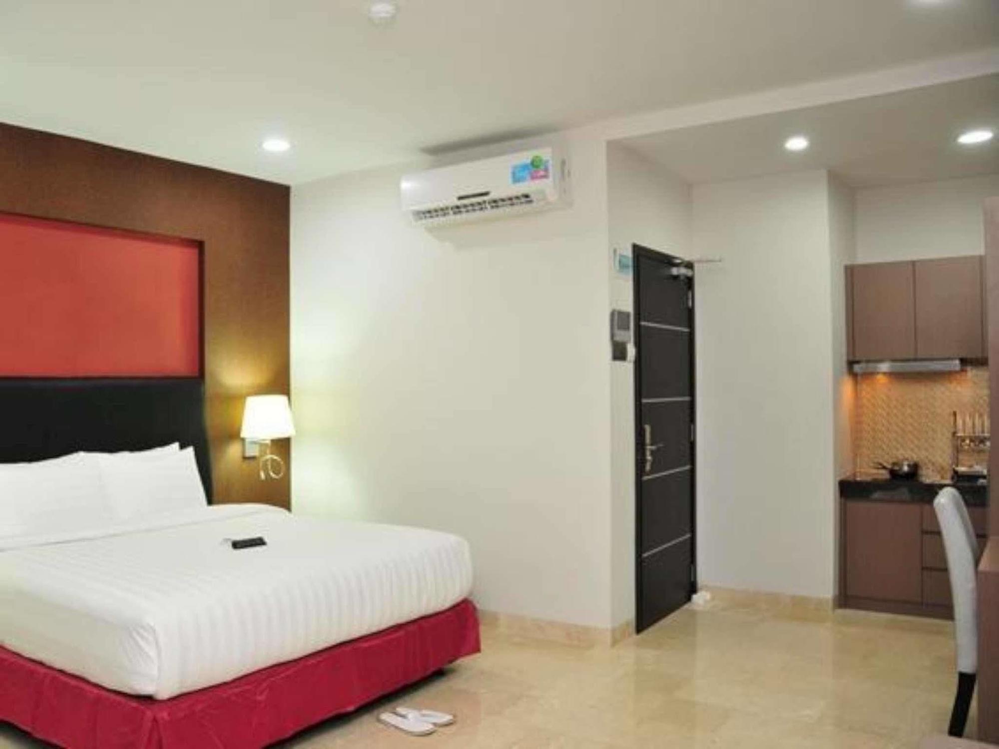 The Centro Hotel & Residence By Orchardz Batam Exterior photo